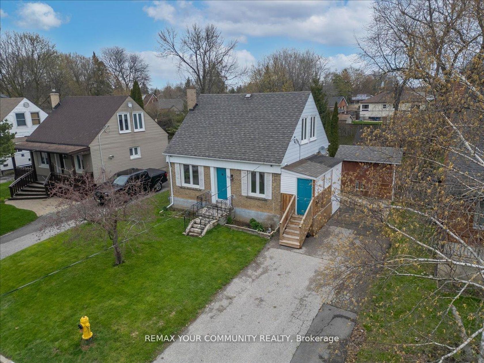 Photo 4 at 31 Allister Avenue, Cliffcrest, Toronto