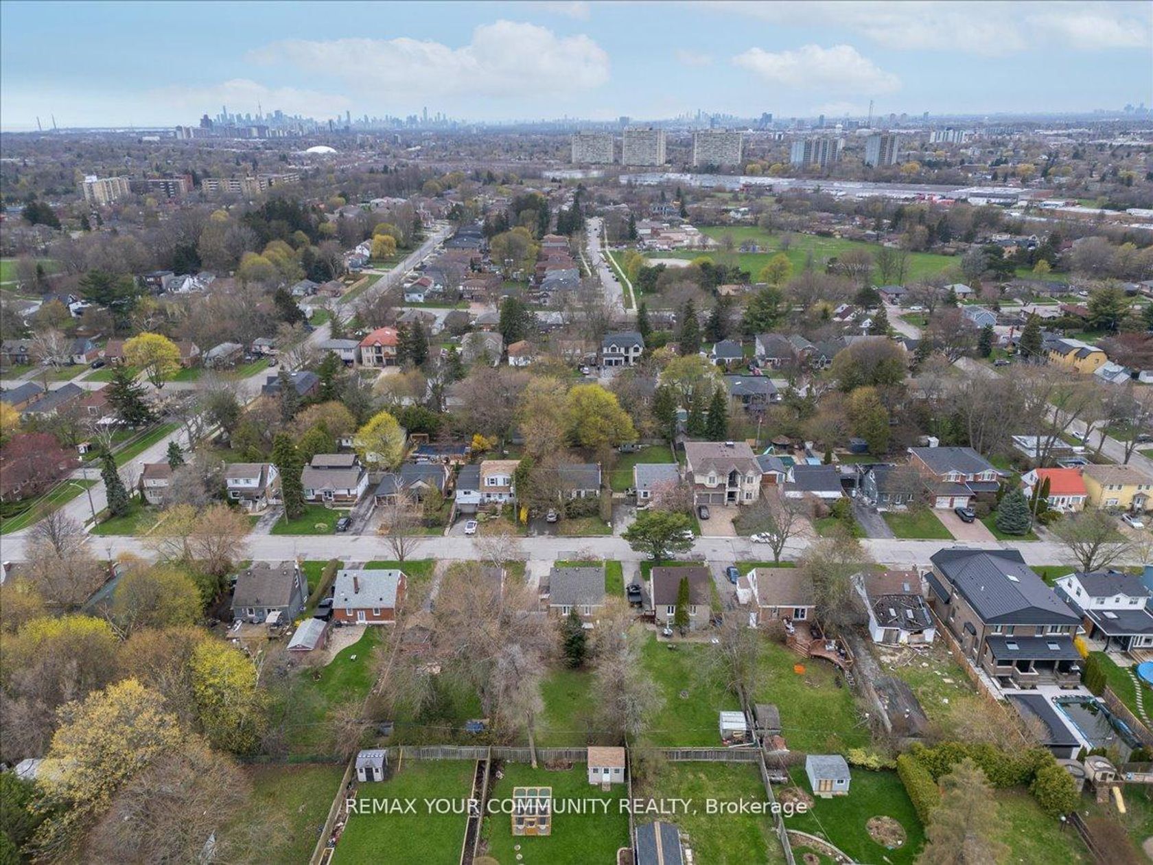 Photo 9 at 31 Allister Avenue, Cliffcrest, Toronto