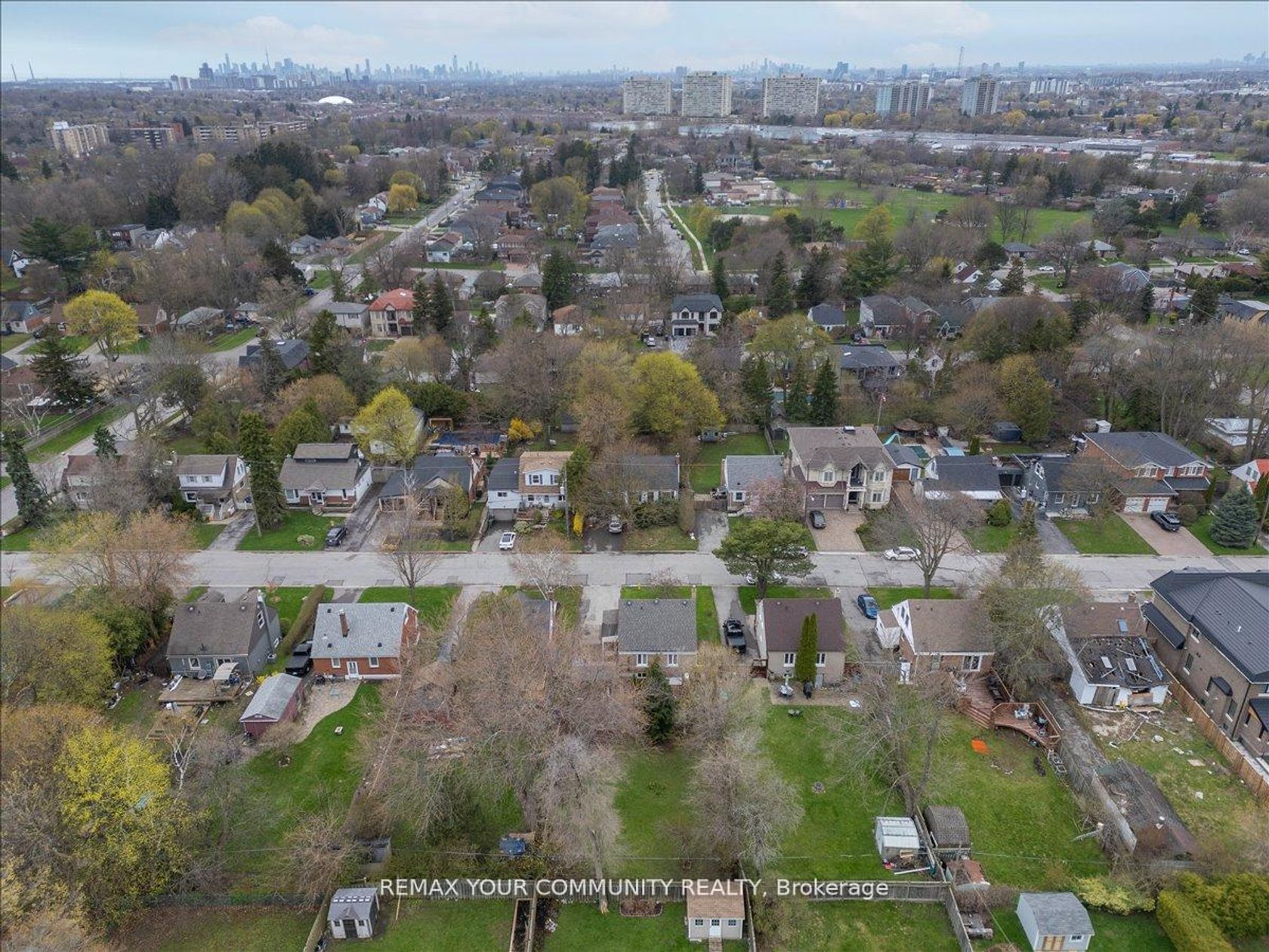 Photo 12 at 31 Allister Avenue, Cliffcrest, Toronto