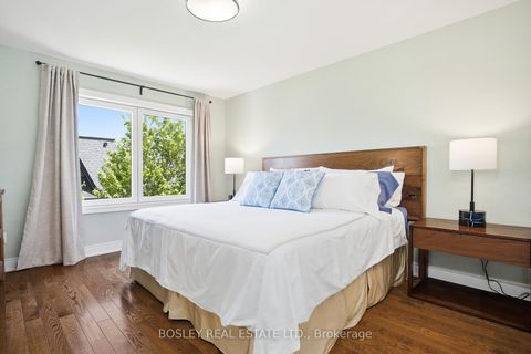 Photo 10 at 17 Matthew Court, Rosethorn, Toronto