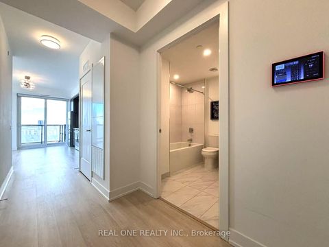 Photo 4 at 2704 - 30 Inn On The Park Drive, Don Mills, Toronto