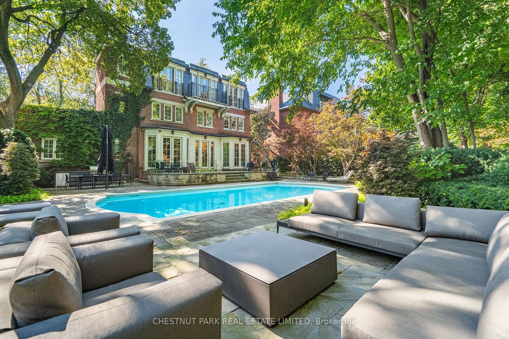 82 Chestnut Park Road, Moore Park, Toronto photo number 2