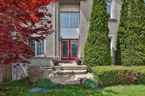 Photo 3 at 2 Sandway Crescent, Maple, Vaughan