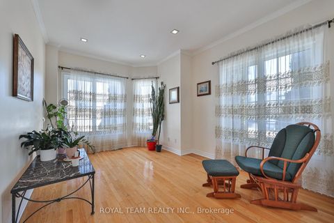 Photo 8 at 2 Sandway Crescent, Maple, Vaughan