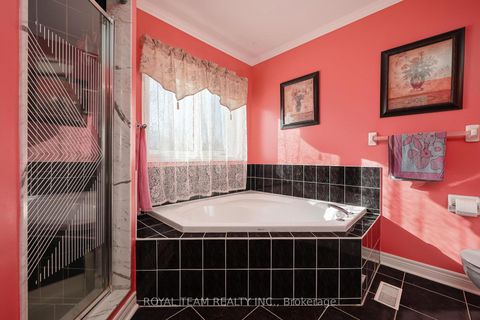 Photo 15 at 2 Sandway Crescent, Maple, Vaughan