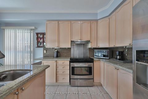 Photo 28 at 2 Sandway Crescent, Maple, Vaughan