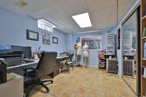 Photo 33 at 2 Sandway Crescent, Maple, Vaughan