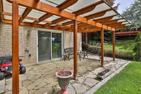 Photo 36 at 2 Sandway Crescent, Maple, Vaughan