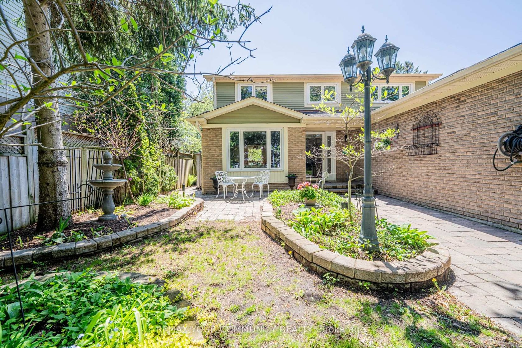 27 Drumern Crescent, North Richvale, Richmond Hill photo number 2