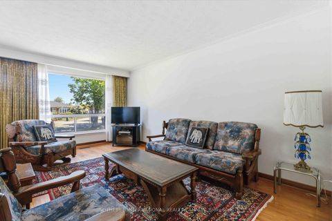 Photo 4 at 11 Pagoda Place, Beaumonde Heights, Toronto