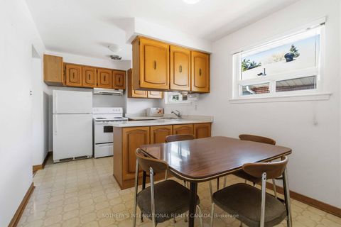 Photo 6 at 11 Pagoda Place, Beaumonde Heights, Toronto