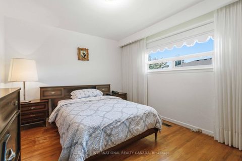 Photo 9 at 11 Pagoda Place, Beaumonde Heights, Toronto