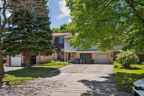 Photo 2 at 22 Duffort Court, Malvern, Toronto