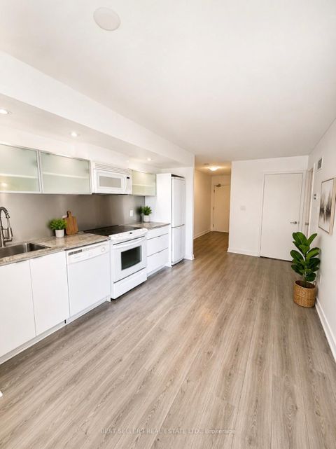 Photo 2 at 1001 - 4000 Spadina Avenue, Waterfront Communities C1, Toronto