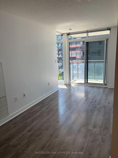Photo 4 at 1001 - 4000 Spadina Avenue, Waterfront Communities C1, Toronto