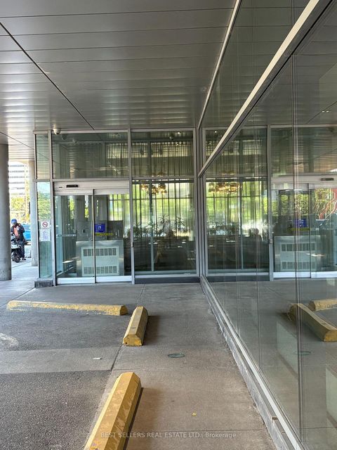 Photo 13 at 1001 - 4000 Spadina Avenue, Waterfront Communities C1, Toronto
