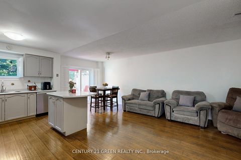 Photo 2 at 57 Kelso Crescent, Maple, Vaughan