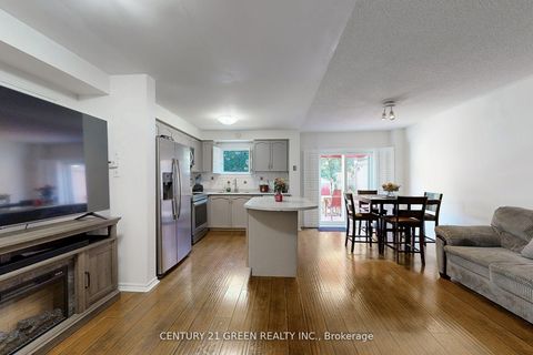Photo 3 at 57 Kelso Crescent, Maple, Vaughan