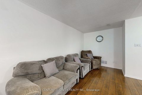 Photo 5 at 57 Kelso Crescent, Maple, Vaughan