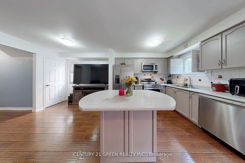 Photo 7 at 57 Kelso Crescent, Maple, Vaughan