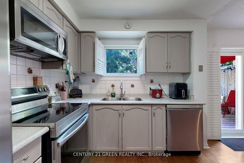 Photo 9 at 57 Kelso Crescent, Maple, Vaughan