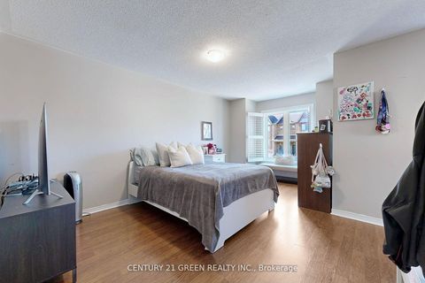 Photo 14 at 57 Kelso Crescent, Maple, Vaughan
