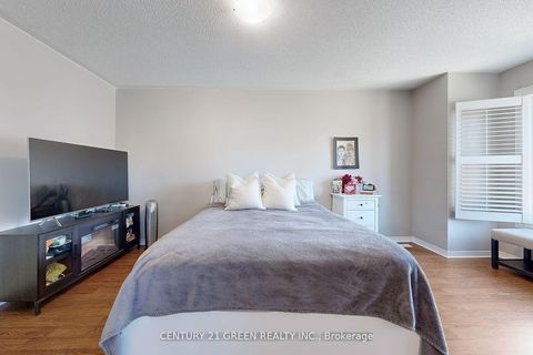 Photo 15 at 57 Kelso Crescent, Maple, Vaughan