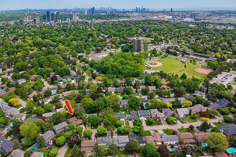 Photo 1 at 7 Cherry Post Crescent, Markland Wood, Toronto