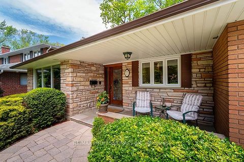 Photo 2 at 7 Cherry Post Crescent, Markland Wood, Toronto