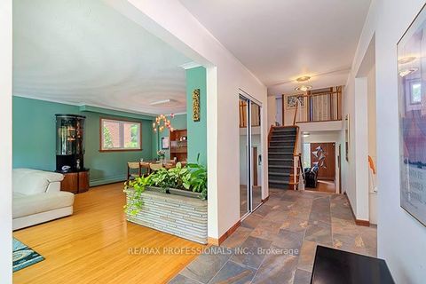 Photo 6 at 7 Cherry Post Crescent, Markland Wood, Toronto