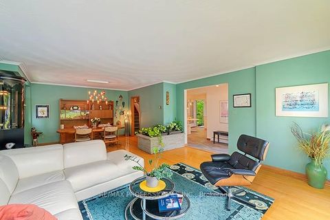 Photo 9 at 7 Cherry Post Crescent, Markland Wood, Toronto