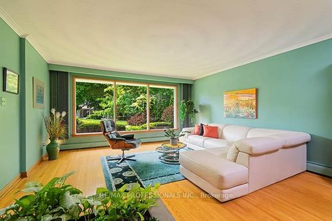 Photo 10 at 7 Cherry Post Crescent, Markland Wood, Toronto