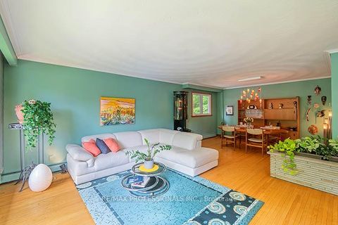 Photo 11 at 7 Cherry Post Crescent, Markland Wood, Toronto