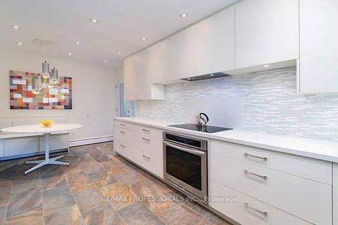 Photo 13 at 7 Cherry Post Crescent, Markland Wood, Toronto