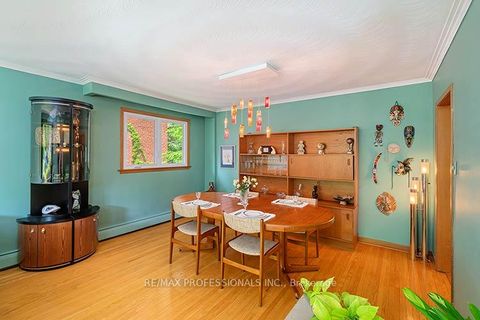 Photo 18 at 7 Cherry Post Crescent, Markland Wood, Toronto