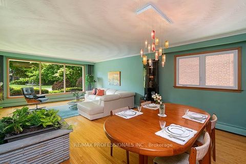 Photo 19 at 7 Cherry Post Crescent, Markland Wood, Toronto
