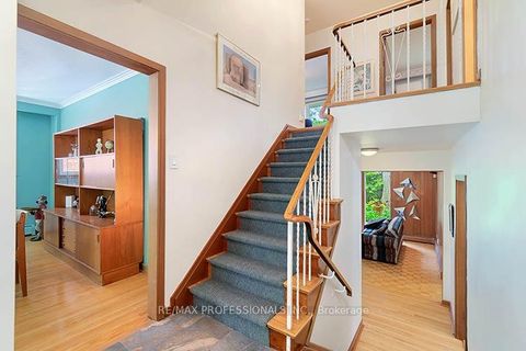 Photo 24 at 7 Cherry Post Crescent, Markland Wood, Toronto