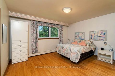 Photo 25 at 7 Cherry Post Crescent, Markland Wood, Toronto