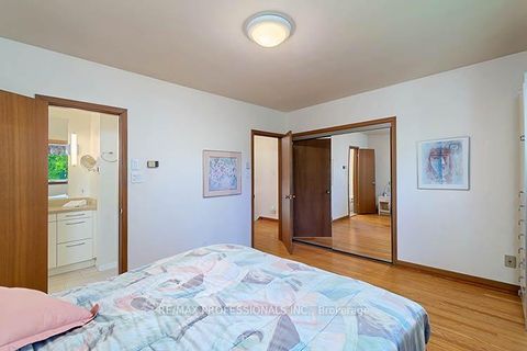 Photo 26 at 7 Cherry Post Crescent, Markland Wood, Toronto