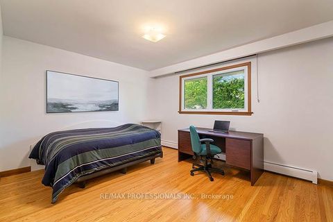 Photo 28 at 7 Cherry Post Crescent, Markland Wood, Toronto