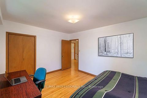 Photo 29 at 7 Cherry Post Crescent, Markland Wood, Toronto