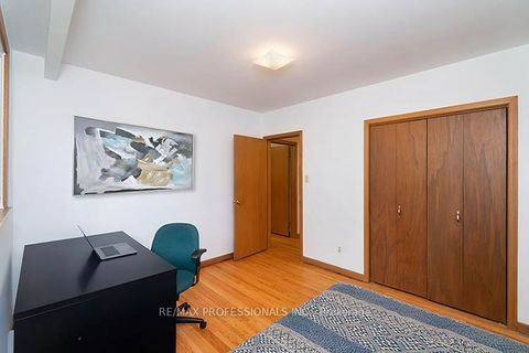 Photo 31 at 7 Cherry Post Crescent, Markland Wood, Toronto