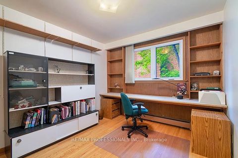 Photo 33 at 7 Cherry Post Crescent, Markland Wood, Toronto