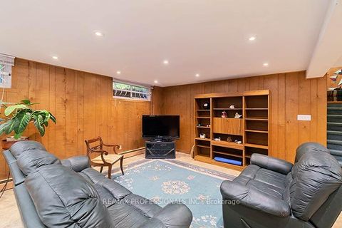 Photo 35 at 7 Cherry Post Crescent, Markland Wood, Toronto