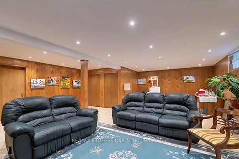 Photo 36 at 7 Cherry Post Crescent, Markland Wood, Toronto