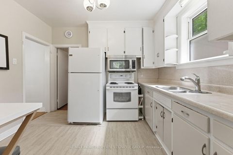Photo 10 at 78 Glen Davis Crescent, Danforth, Toronto