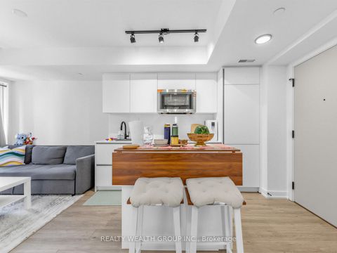 Photo 10 at 1305 - 327 King Street W, Waterfront Communities C1, Toronto