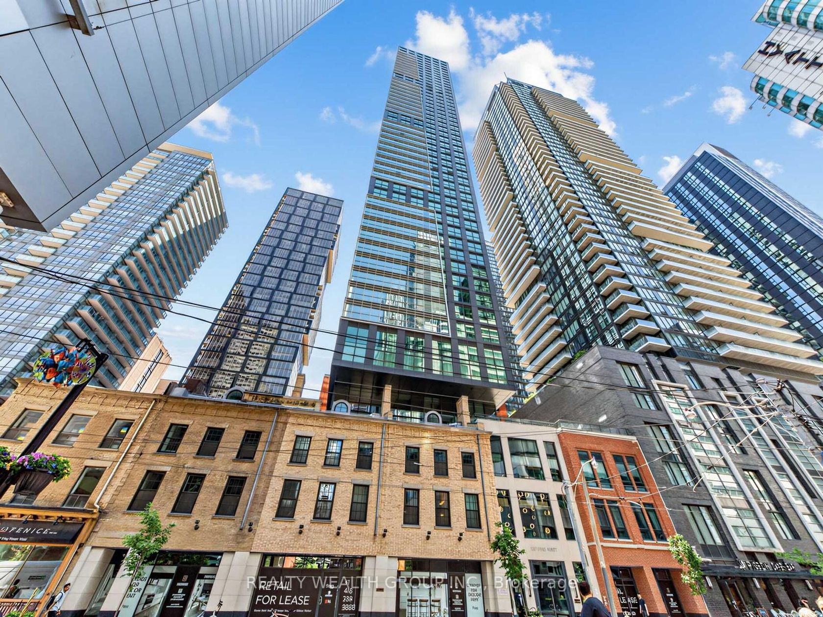 1305 - 327 King Street W, Waterfront Communities C1, Toronto photo number 2