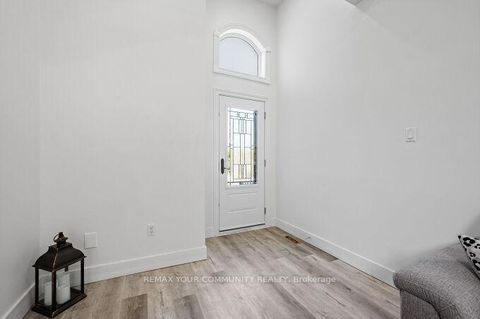Photo 3 at 144 Broomlands Drive, Maple, Vaughan