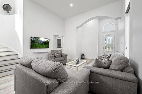 Photo 9 at 144 Broomlands Drive, Maple, Vaughan